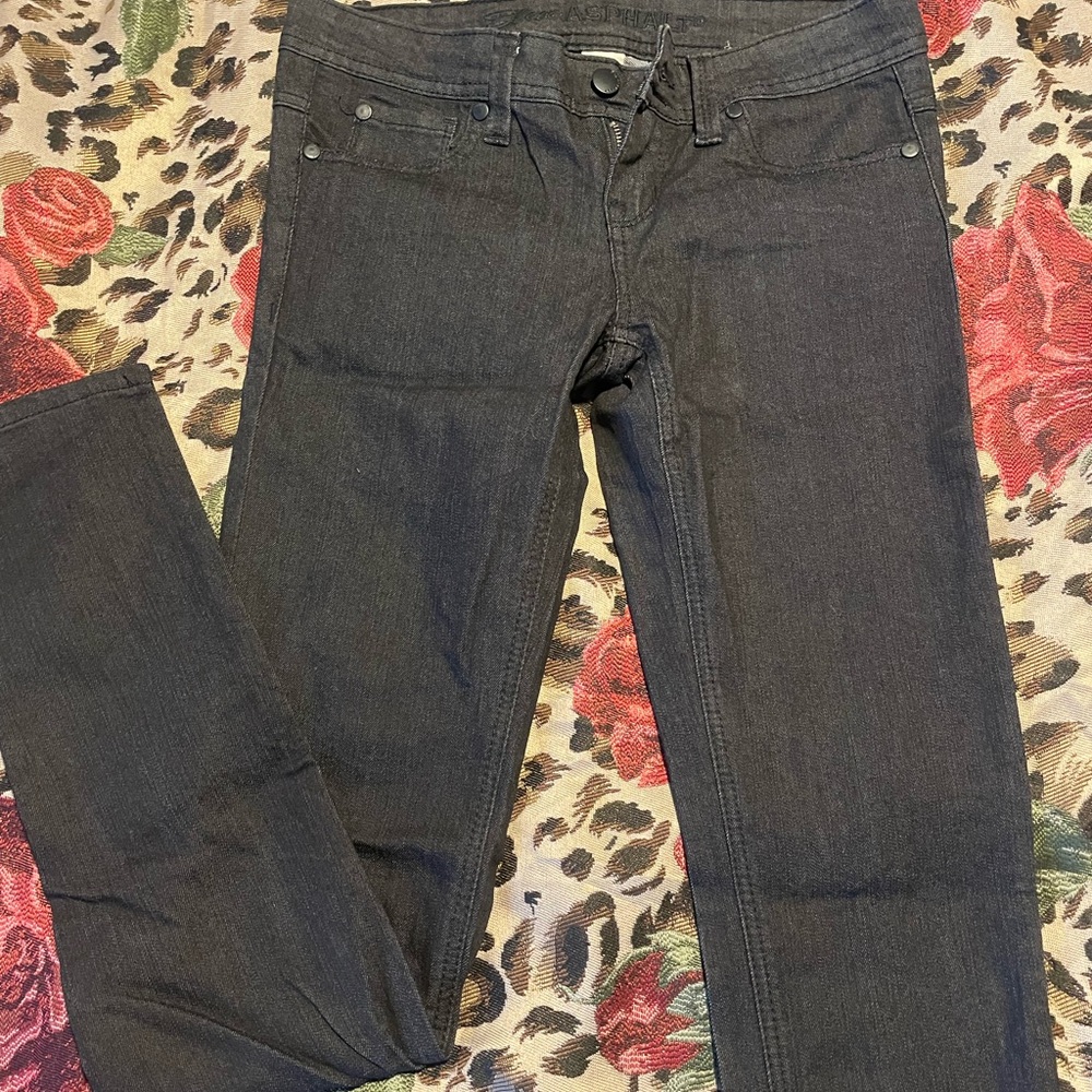 Black Skinny Jeans with a Sleek Modern Look